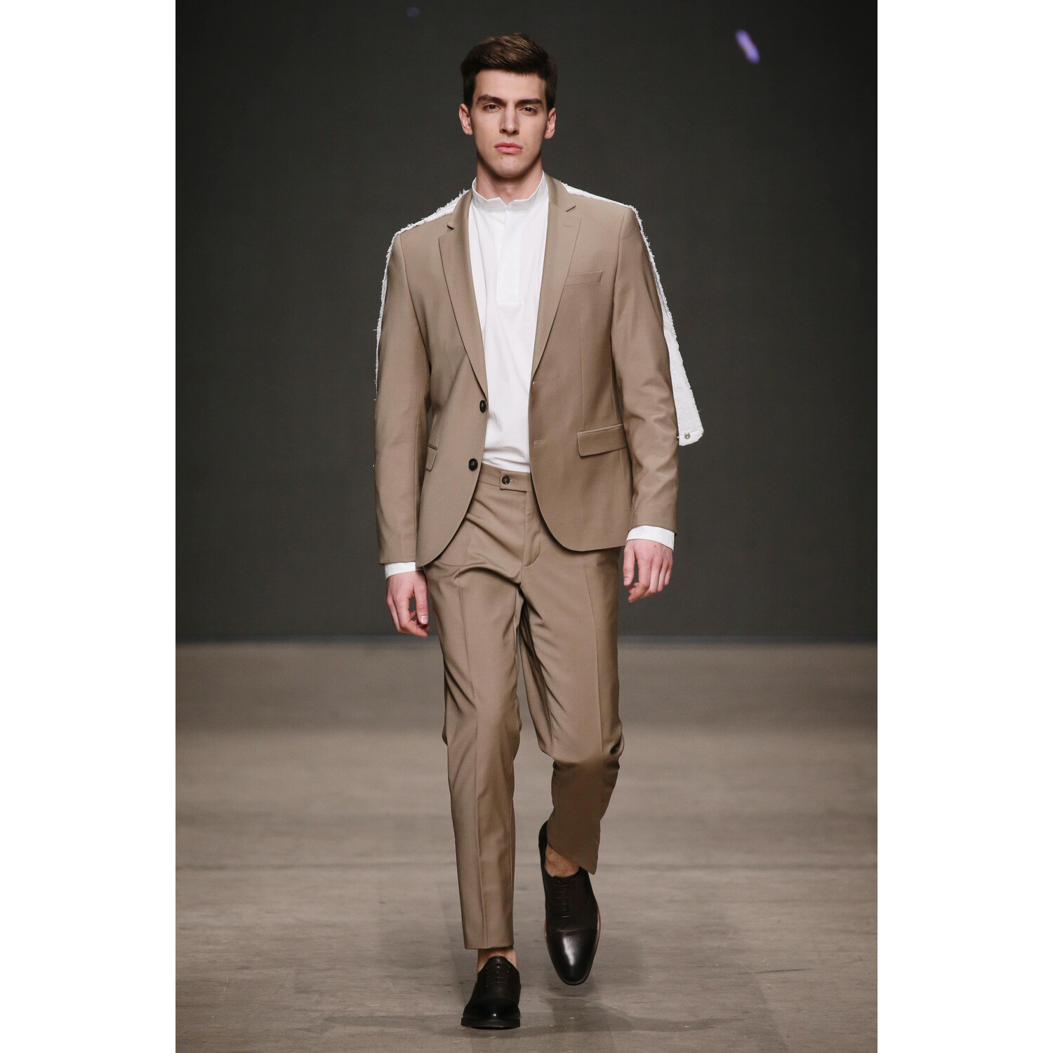 Фото 21DOT12 | The Twenty One Twelve Fall 2019 Ready-to-Wear / 21DOT12 | The Twenty One Twelve осень-зима 2019 / Неделя моды: Москва
